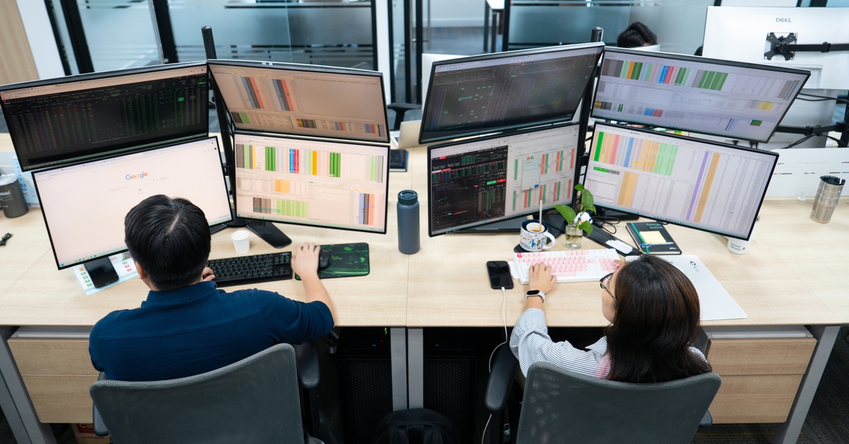 Chứng khoán Việt đang ở đâu so với giá vàng?