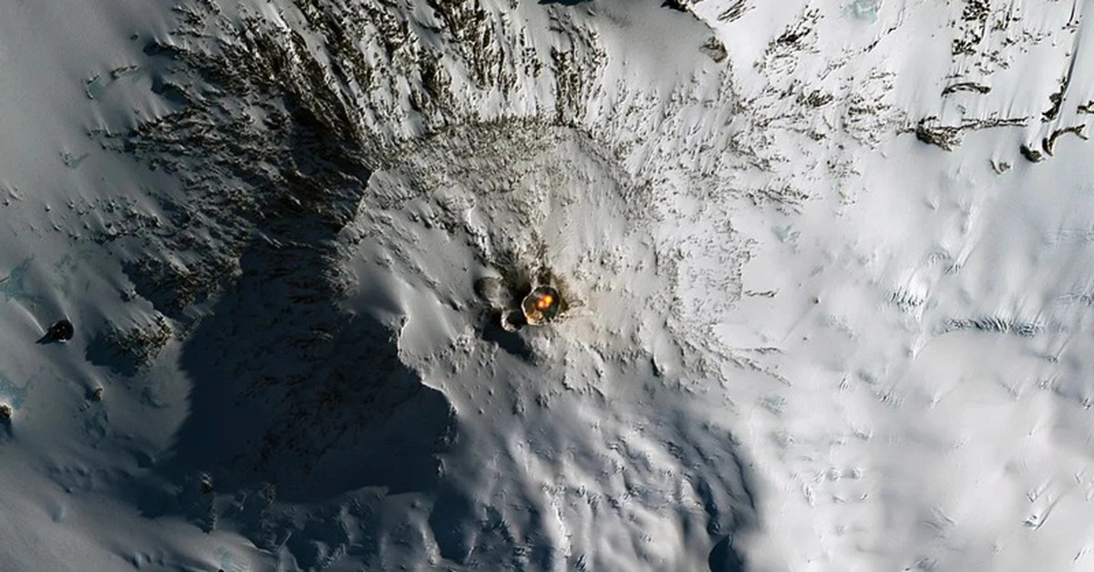 Kỳ lạ núi lửa ở Nam Cực phun vàng mỗi ngày