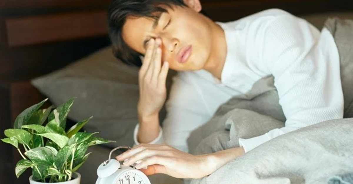 Vì sao chúng ta thường tỉnh giấc trước khi báo thức reo?