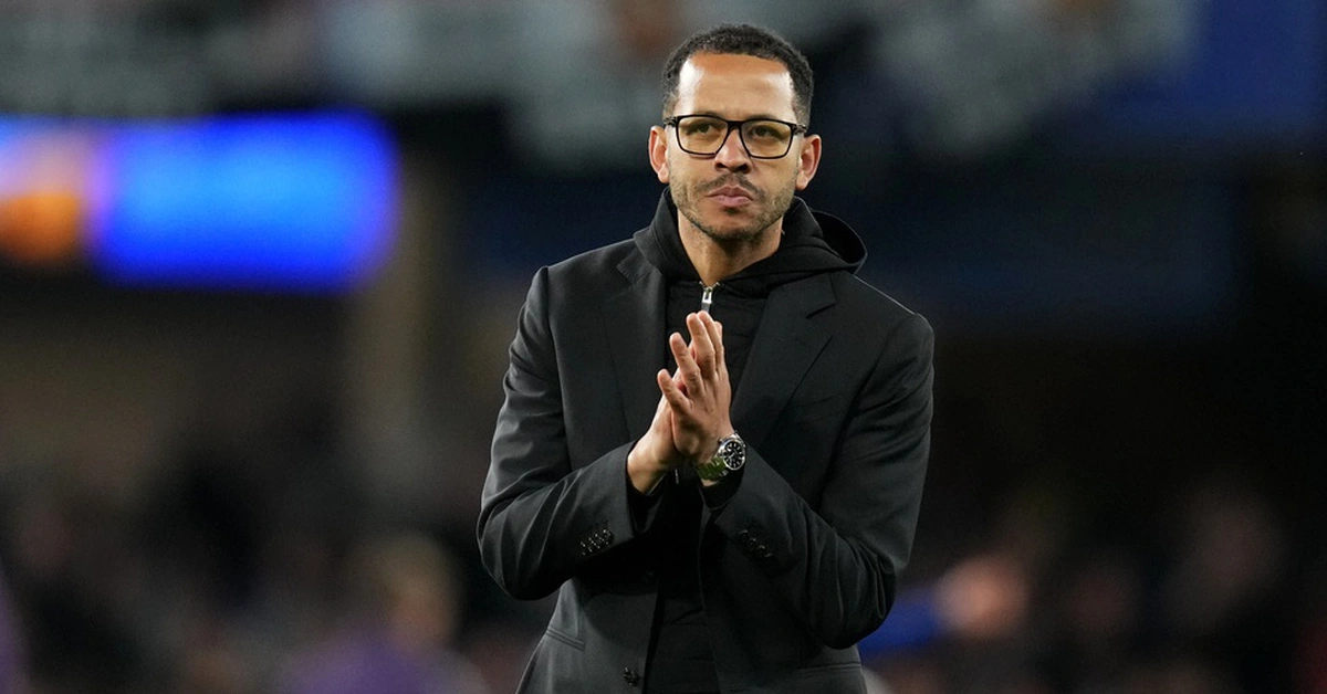 Chelsea sa thải HLV Liam Rosenior chỉ sau gần 4 tháng
