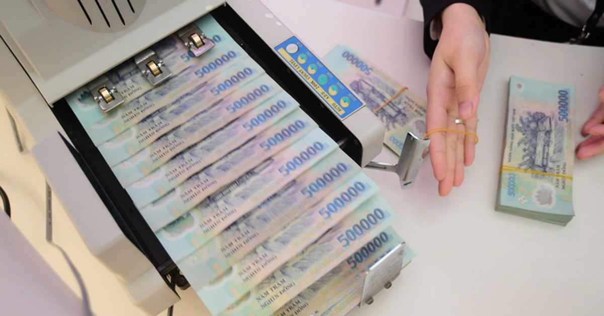 Nhiều ngân hàng hạ lãi suất, thị trường chứng khoán có được hưởng lợi?