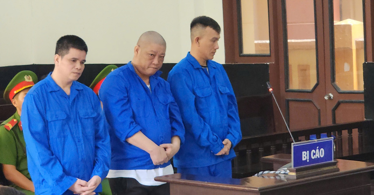 Thuê chở sầu riêng, 3 người 'ôm hàng' mang bán lấy tiền chia nhau tiêu xài