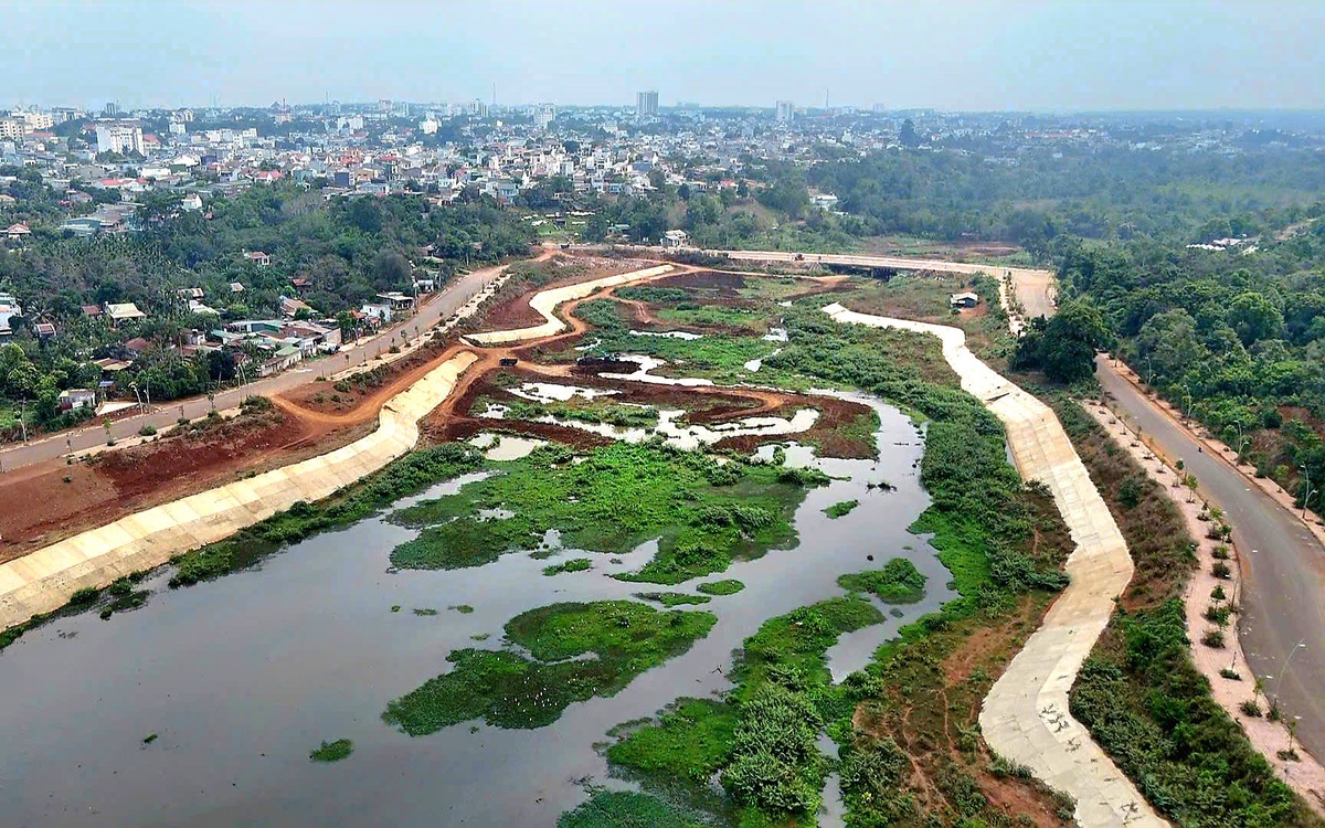 Doanh nghiệp thừa nhận tự ý múc đất lòng hồ đem bán