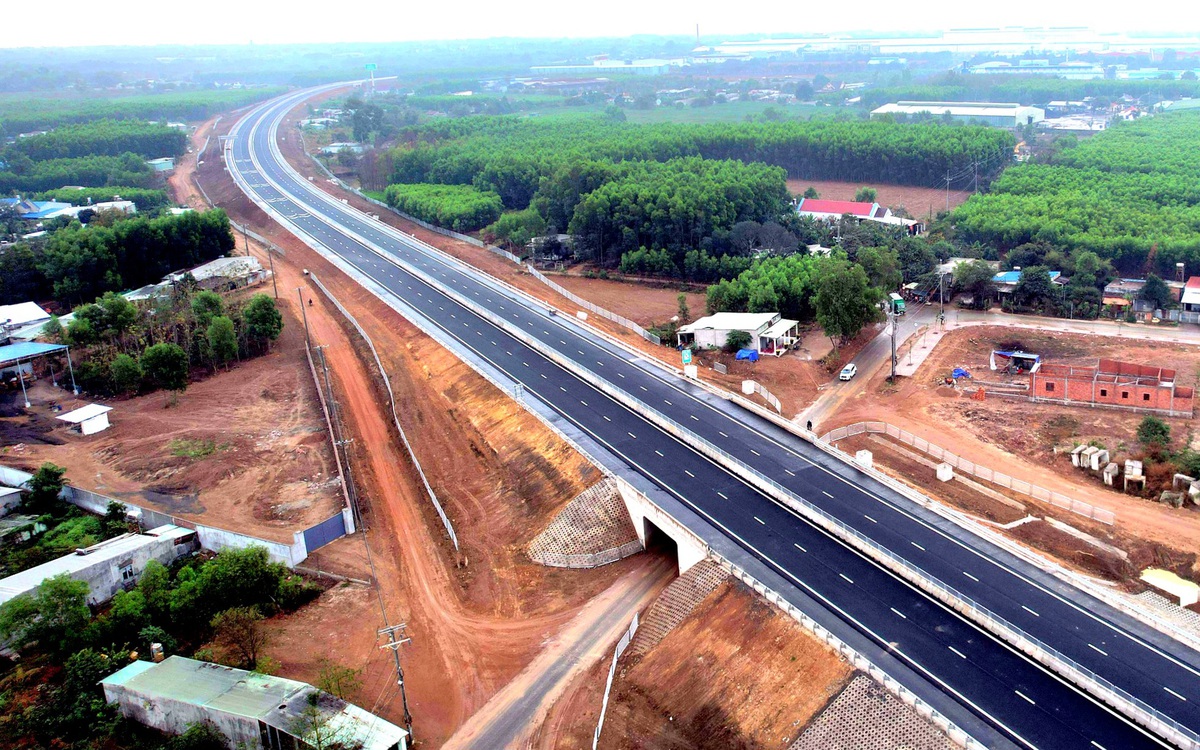 Cao tốc Biên Hòa - Vũng Tàu khai thác tạm trước 30-4: Chỉ cho ô tô con dưới 9 chỗ đi vào