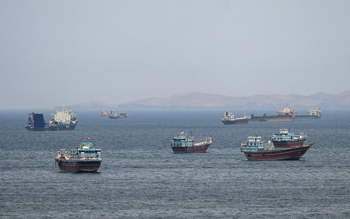 Tin tức thế giới 23-4: Thứ trưởng gốc Việt nắm Bộ Hải quân Mỹ; Iran không mở eo biển Hormuz