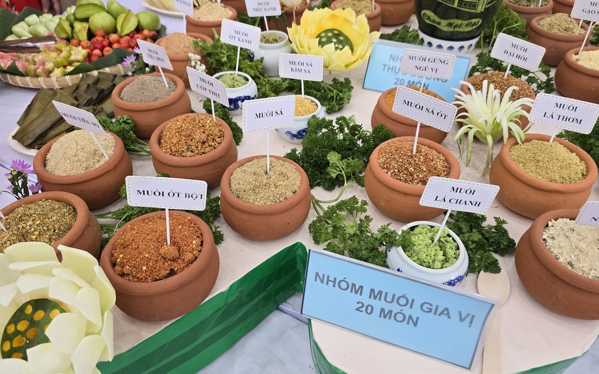 Ngắm bàn tiệc lập kỷ lục 100 món muối - giữ hồn di sản Việt