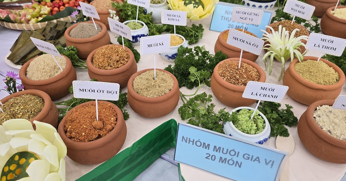 Ngắm bàn tiệc lập kỷ lục 100 món muối - giữ hồn di sản Việt