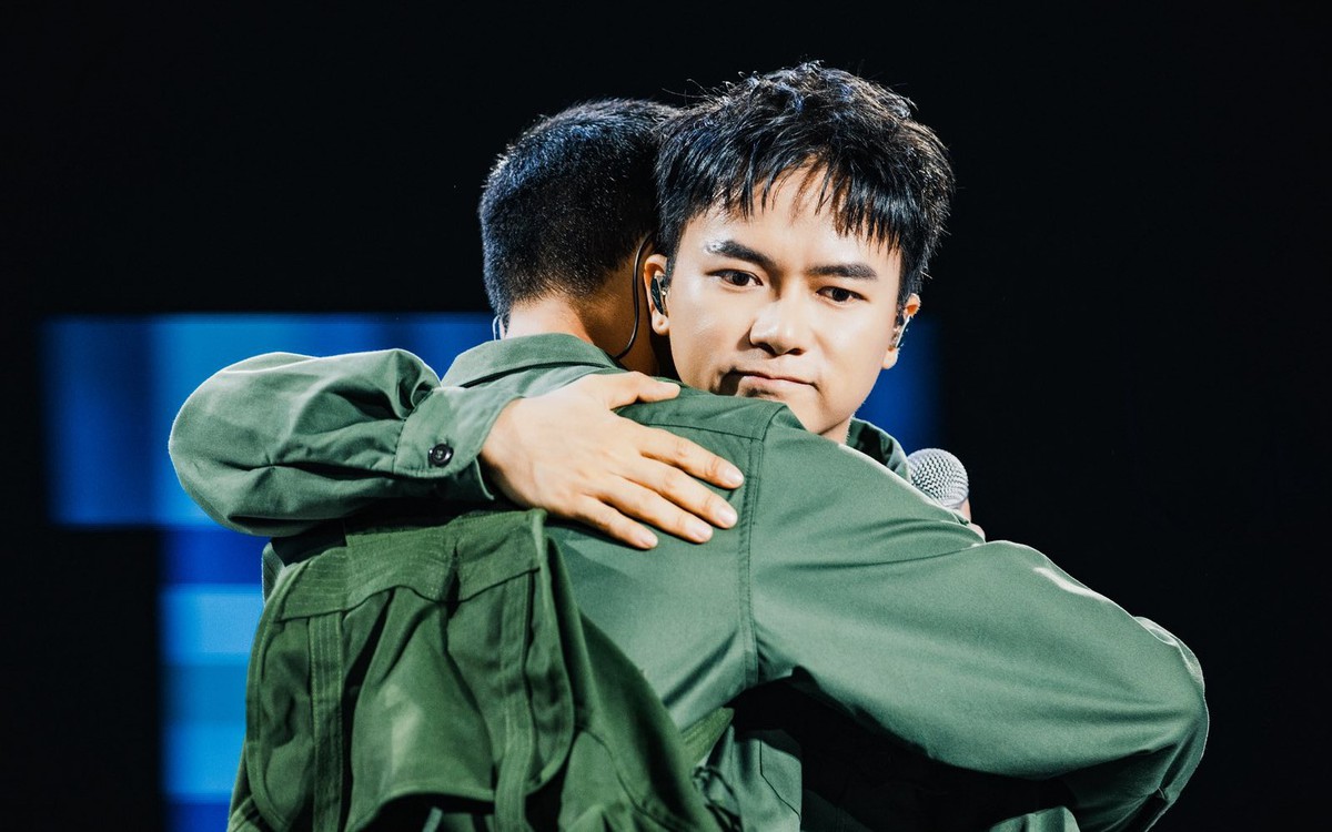 Sao nhập ngũ concert chưa đến mà khán giả nhớ mắt ngấn lệ của Bùi Công Nam hát 'Còn gì đẹp hơn'