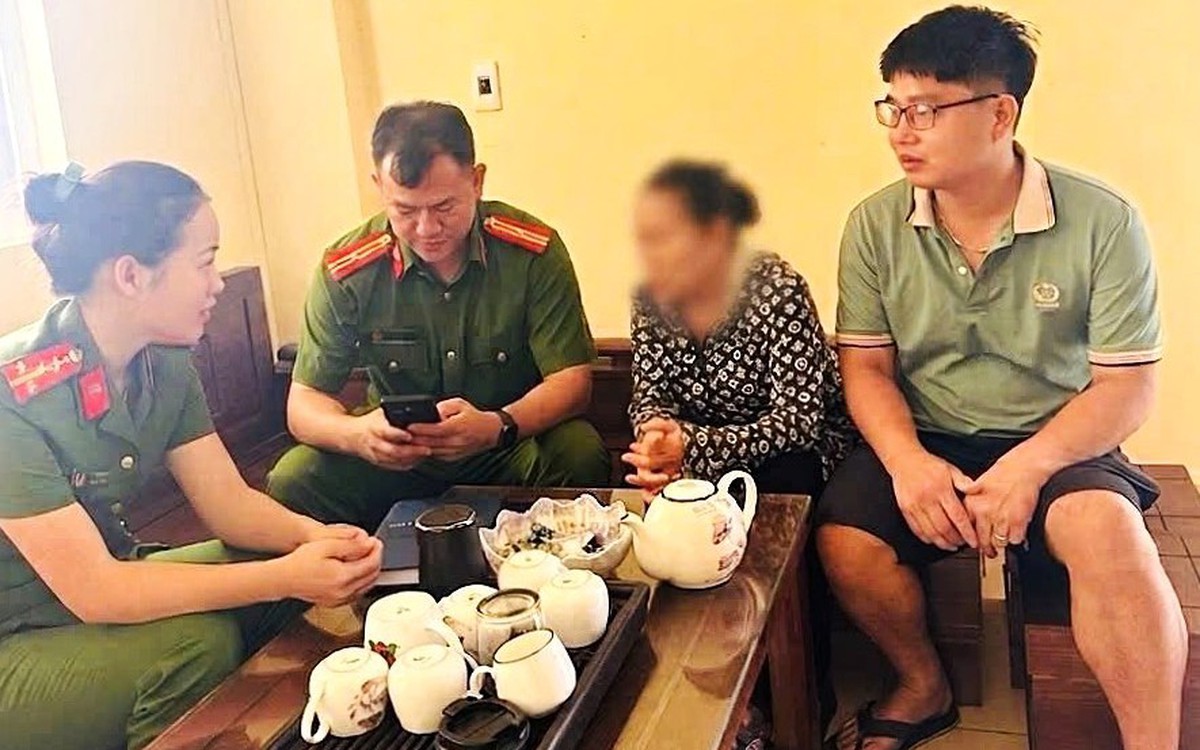 Tài xế taxi kể lại phút chở khách đến công an, ngăn vụ lừa đảo