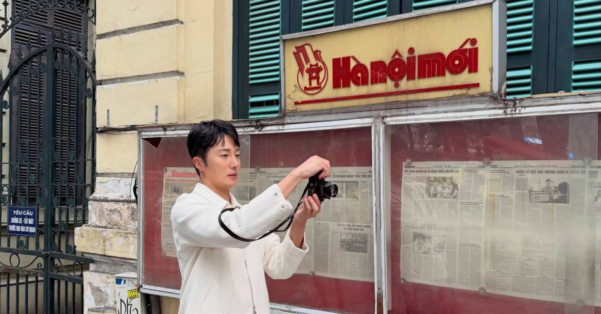 'Chàng rể Việt' Jung Il Woo check-in báo Hà Nội Mới, ăn phở Bát Đàn