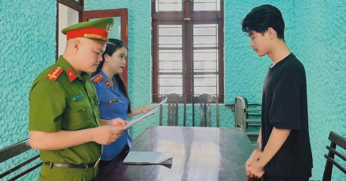 Hai mẹ con cùng bị khởi tố vì lừa đảo chiếm đoạt tài sản