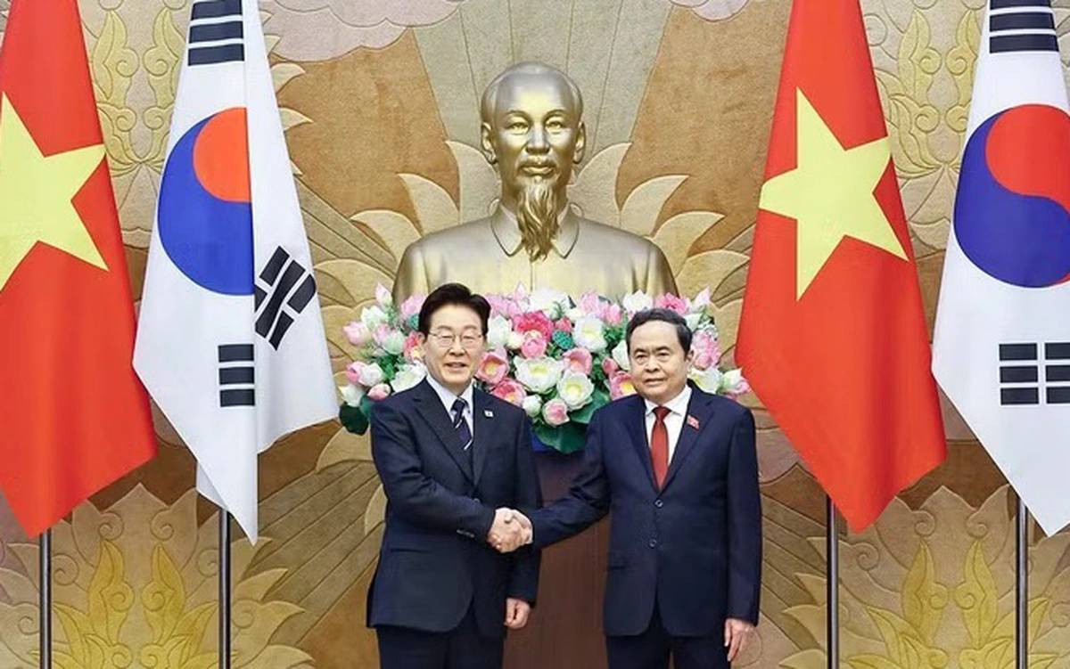 Tổng thống Hàn Quốc: Xem xét biện pháp đơn giản hóa thủ tục cấp thị thực cho công dân Việt Nam