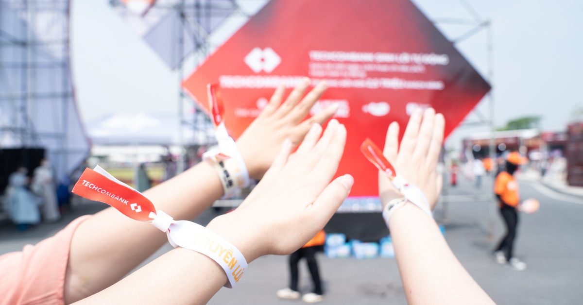 Kim chủ quốc dân Techcombank chiều 'Gai Con' hết mực