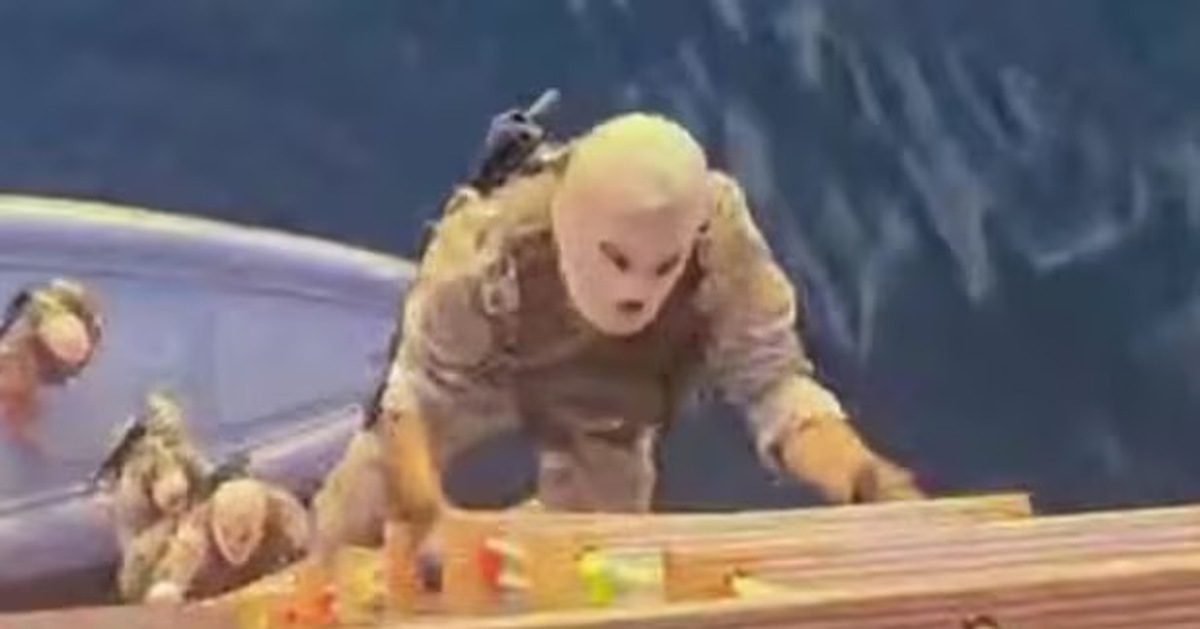 Iran công bố video lực lượng IRGC đeo mặt nạ và bắt giữ hai tàu container tại eo biển Hormuz