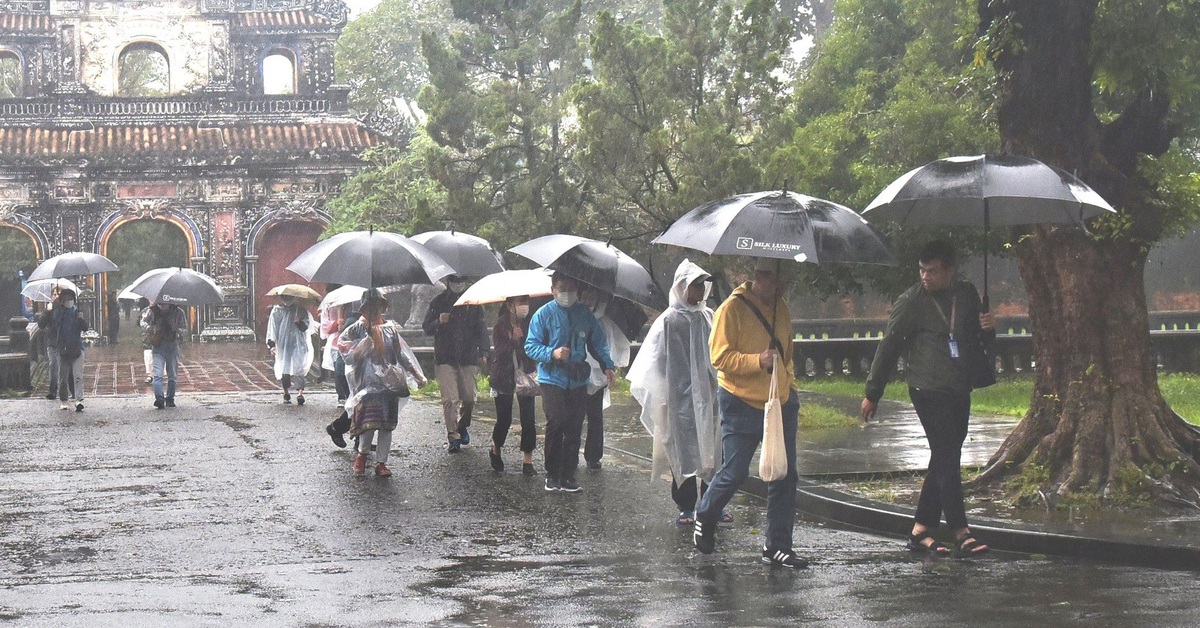 Thời tiết hôm nay 24-4: Mưa to tập trung ở Thanh Hóa đến Đà Nẵng, Nam Bộ nắng nóng diện rộng