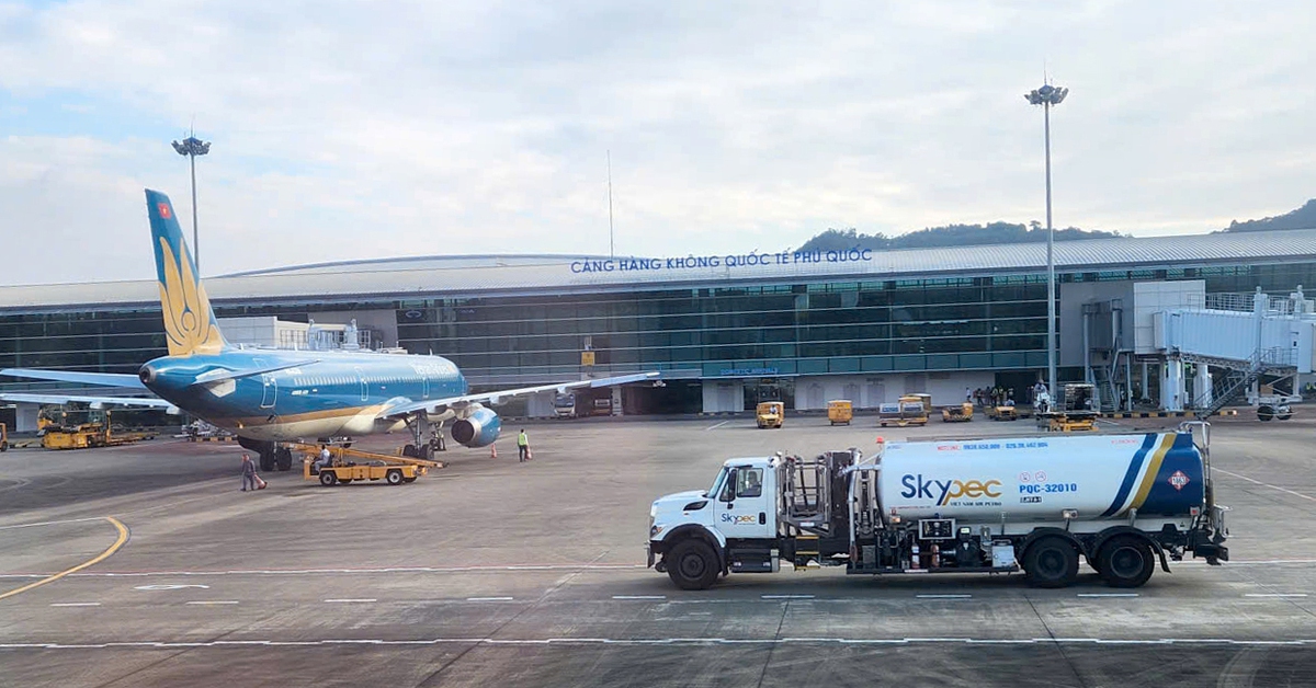 Vì sao Cục Hàng không tiếp tục đề xuất phụ thu nhiên liệu với giá vé máy bay?