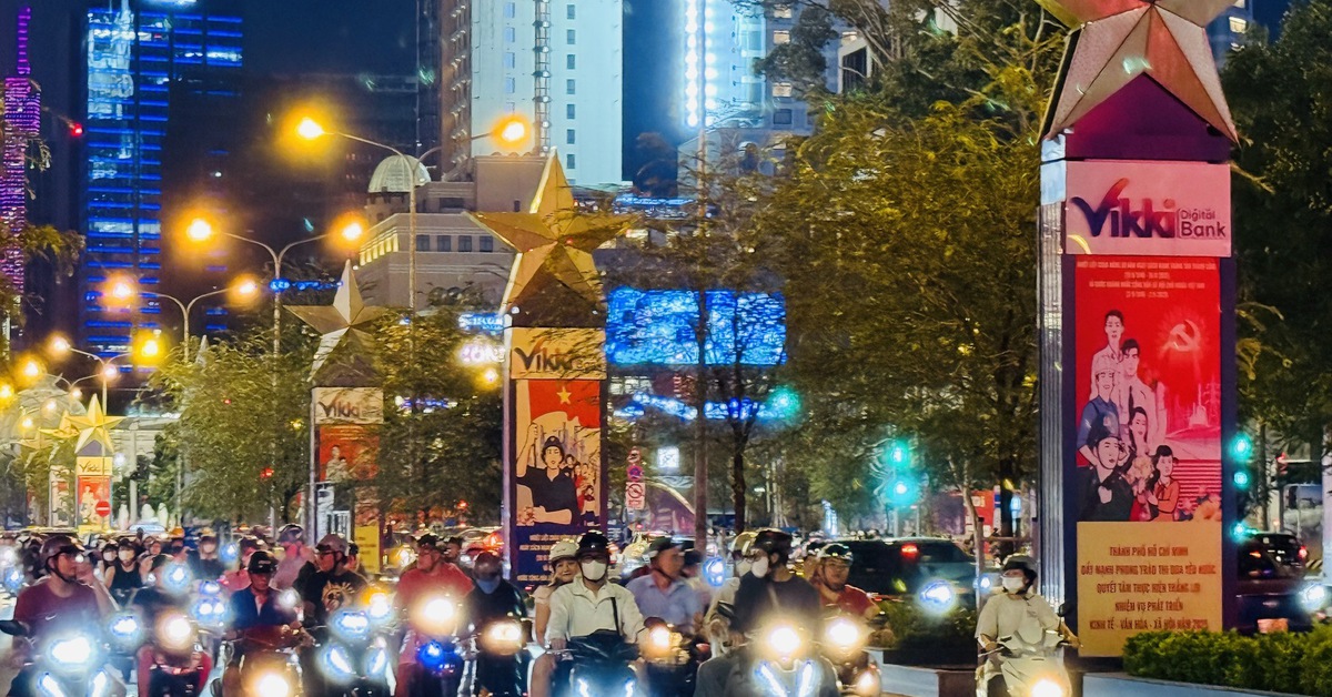 Nhiều doanh nghiệp tắt bảng quảng cáo khủng theo yêu cầu tiết kiệm điện