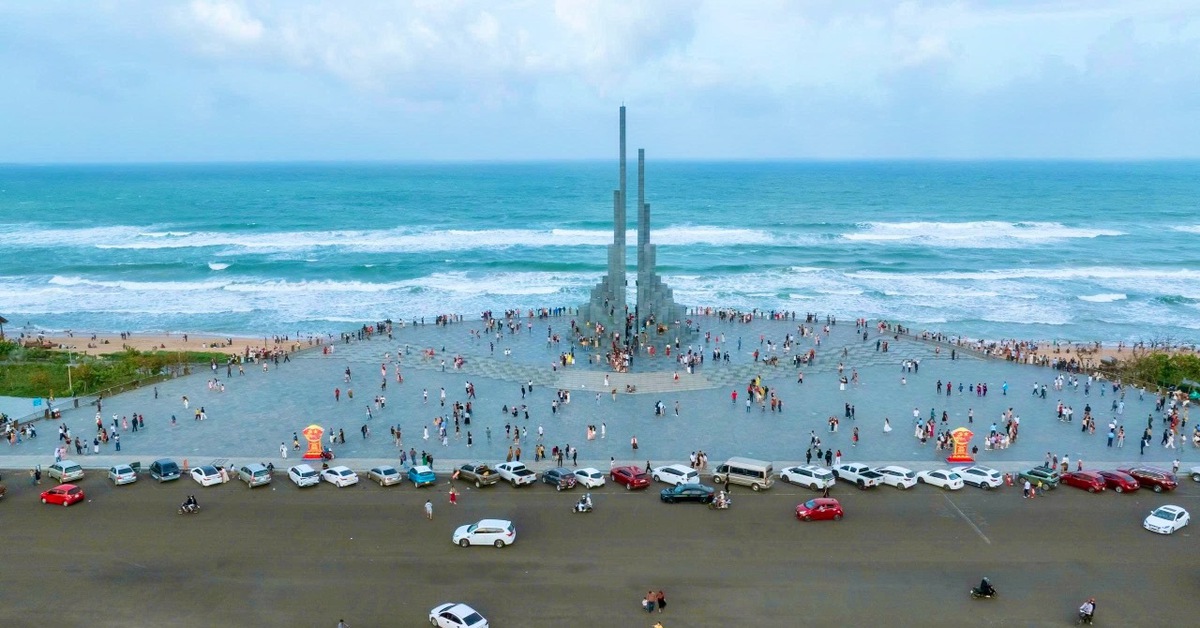 Đến Tuy Hòa dịp lễ 30-4, có cơ hội bay khinh khí cầu miễn phí tại tháp Nghinh Phong