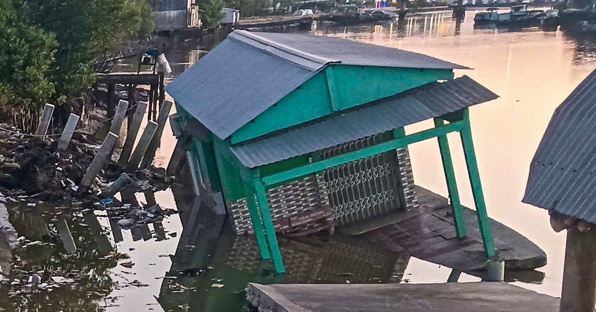 Sạt lở ở Cà Mau, nhiều nhà dân trị giá hơn 3 tỉ đồng trôi xuống sông