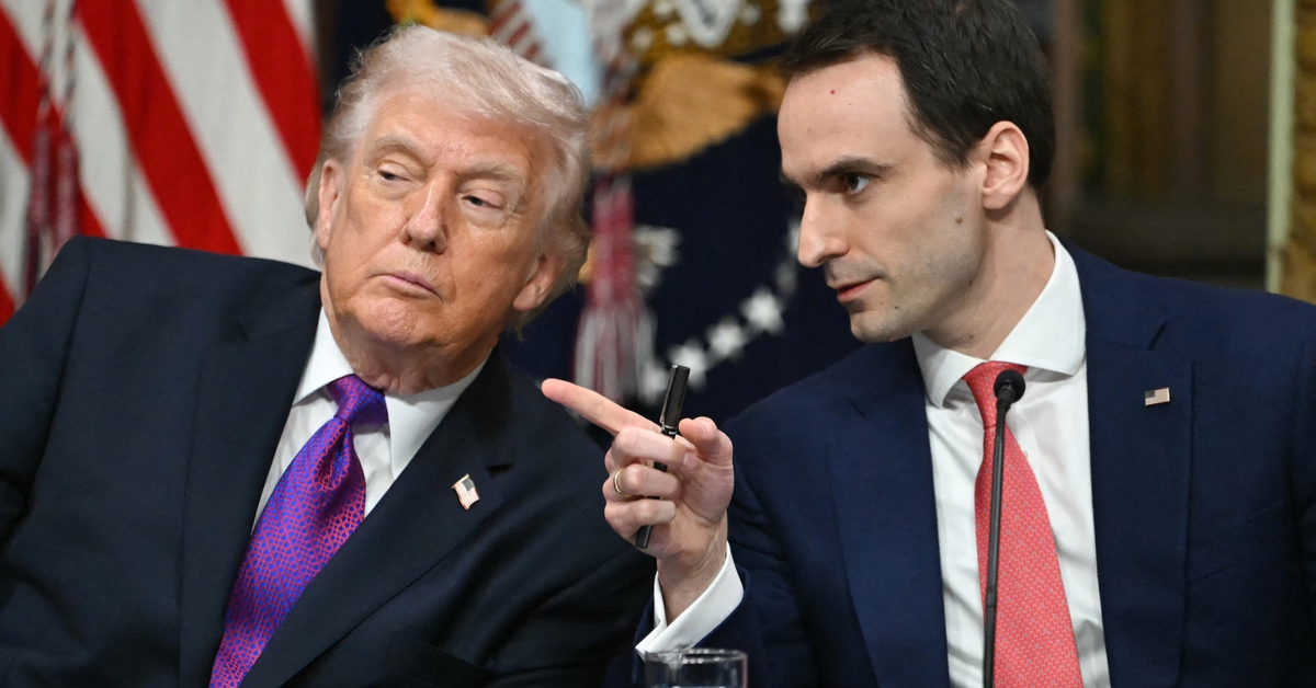 Ông Trump ám chỉ tàu Iran chở 'quà từ Trung Quốc', Bắc Kinh bác bỏ