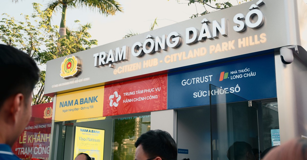 Người dân TP.HCM háo hức trải nghiệm hàng loạt dịch vụ thiết thực tại 'Trạm Công dân số' thứ 5