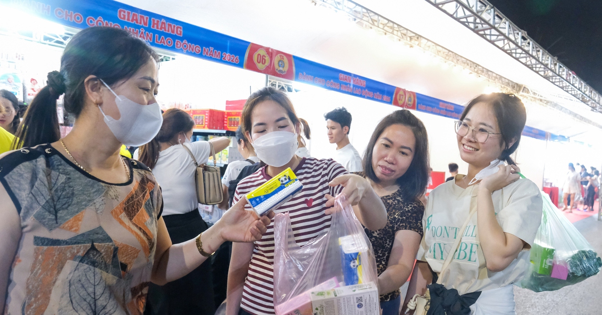 Hơn 5.000 người lao động nhận phiếu mua hàng miễn phí trước Giỗ Tổ Hùng Vương