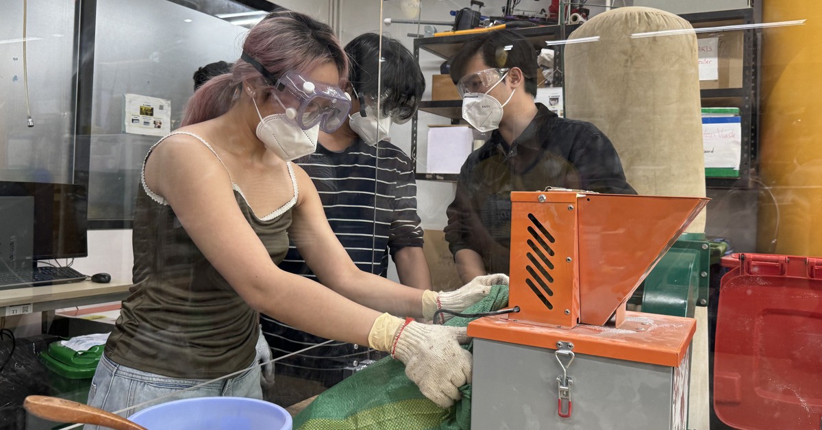 Dự án biến rác thải thủy tinh thành cát của sinh viên Việt Nam vào chung kết cuộc thi của Stanford