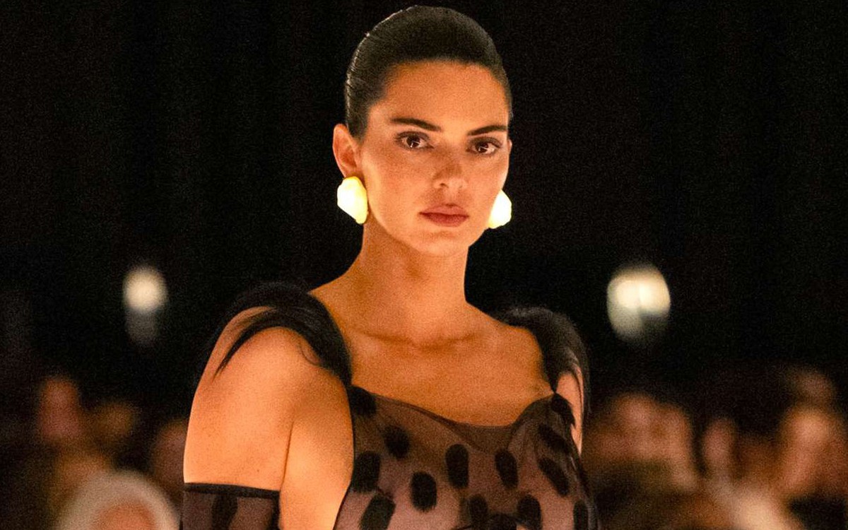 Học lỏm 8 cách phối đồ xuyên thấu không phản cảm