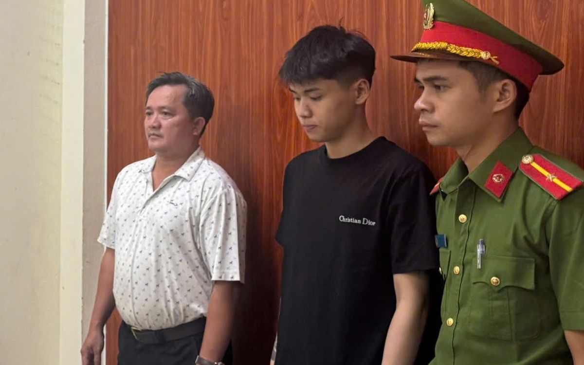 Bắt thanh niên chạy xe lạng lách, tông ngã cán bộ công an