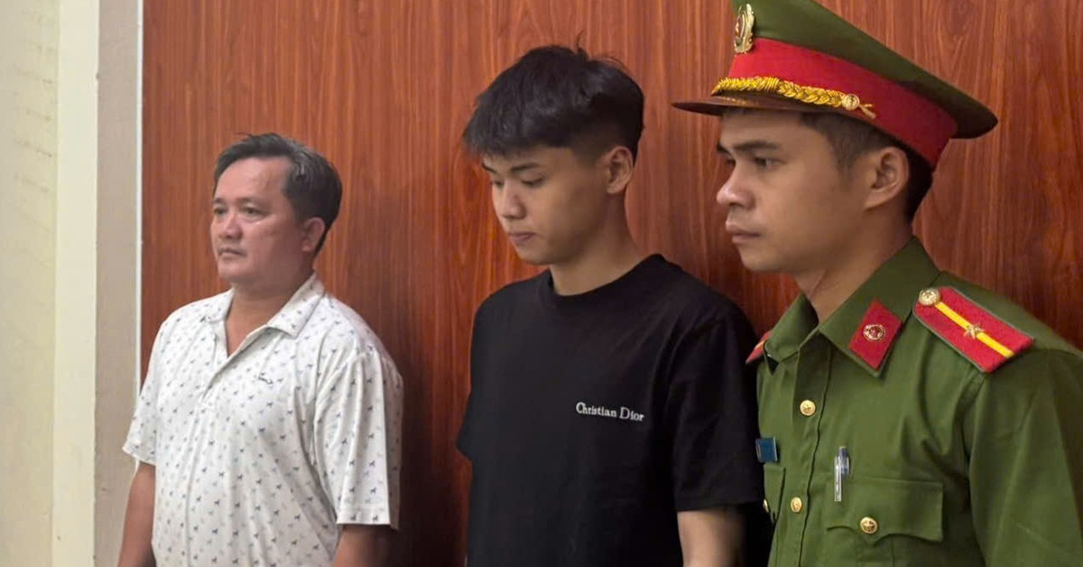 Bắt thanh niên chạy xe lạng lách, tông ngã cán bộ công an