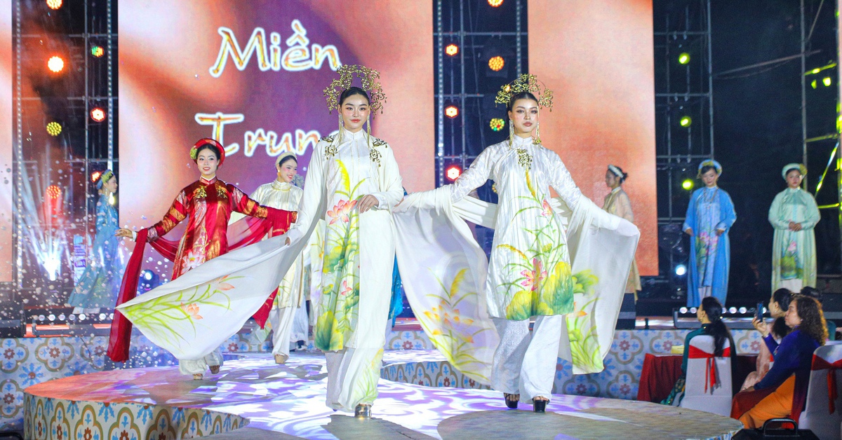 Mãn nhãn đêm trình diễn áo dài ven sông Hàn
