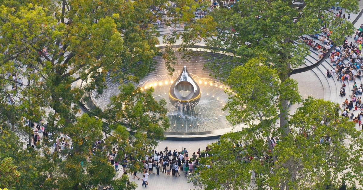 Ảnh chụp giọt nước ở công viên tưởng niệm các nạn nhân COVID-19 đoạt giải nhất