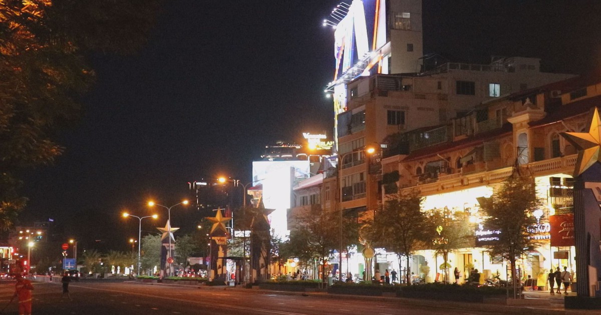 TP.HCM giảm sáng đô thị về đêm, tắt biển quảng cáo sau 22 giờ