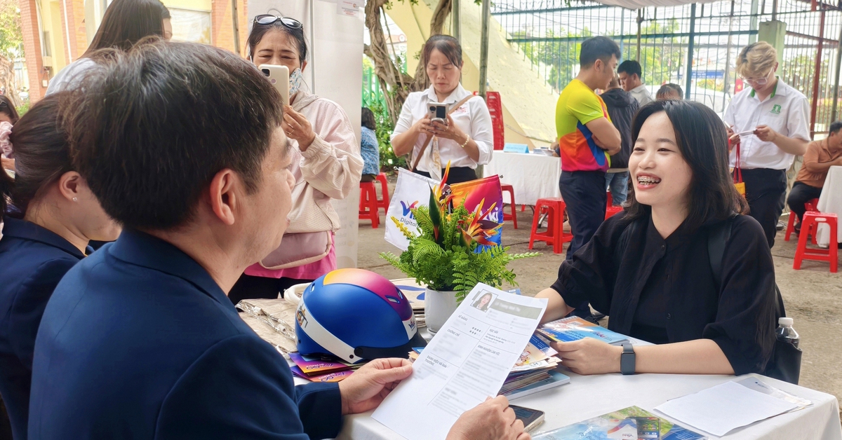 Ngày hội việc làm xã Củ Chi giúp sinh viên mới tốt nghiệp tìm được việc tại ngân hàng