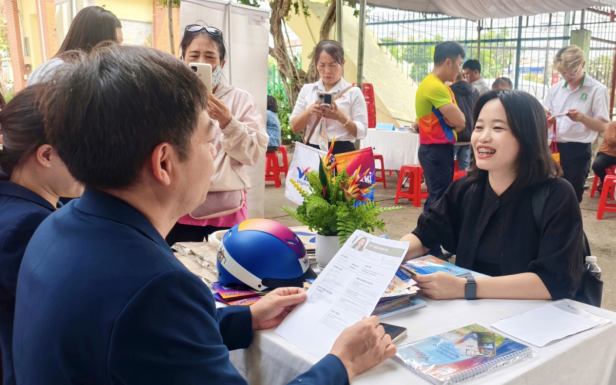 Ngày hội việc làm xã Củ Chi giúp sinh viên mới tốt nghiệp tìm được việc tại ngân hàng