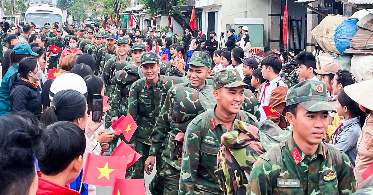 Trung tướng Lê Ngọc Hải: 'Sẵn sàng đi bất cứ đâu, làm bất cứ điều gì để giúp dân'