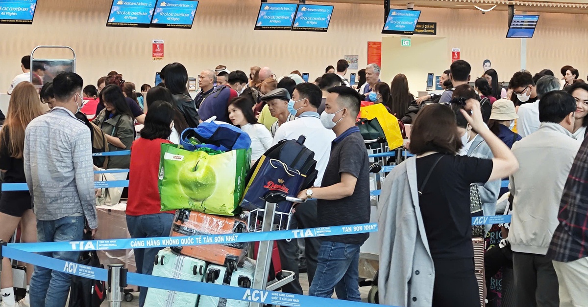 Tân Sơn Nhất lưu ý thông tin hành khách tránh đi nhầm nhà ga dịp lễ 30-4