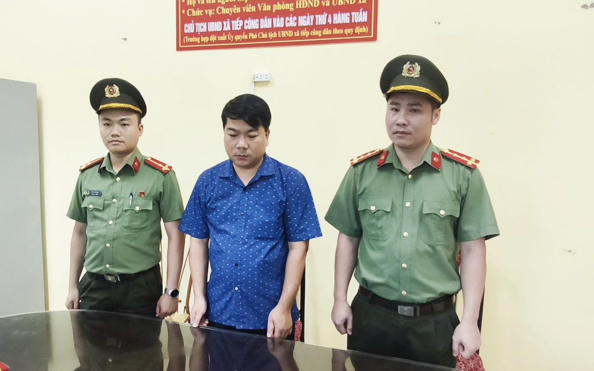 Bắt người đưa 7 sinh viên vào học đại học không qua thi tuyển rồi cấp giấy chứng nhận tốt nghiệp giả