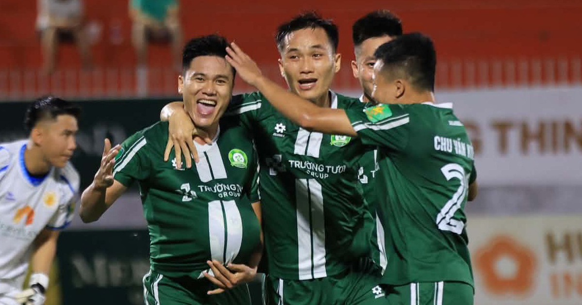 CLB Đồng Nai thắng chật vật 10 người Quy Nhơn United