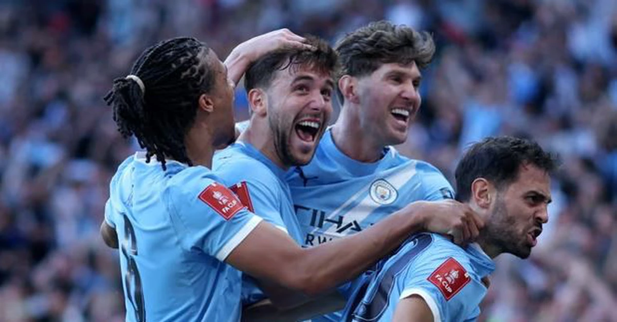 Thắng ngược 2-1, Man City thành đội đầu tiên trong lịch sử vào chung kết FA Cup 4 lần liên tiếp