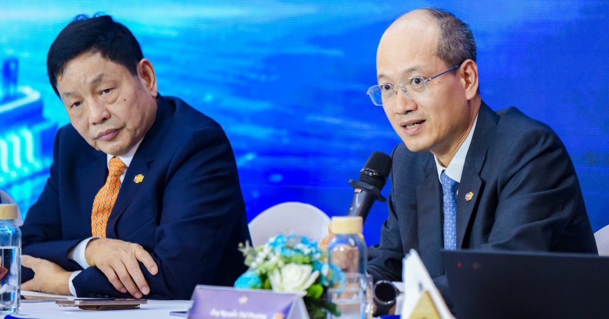 Giá cổ phiếu giảm liên tục, cổ đông gợi ý ‘đỡ’ giá, lãnh đạo FPT nói 'sẽ cân nhắc'