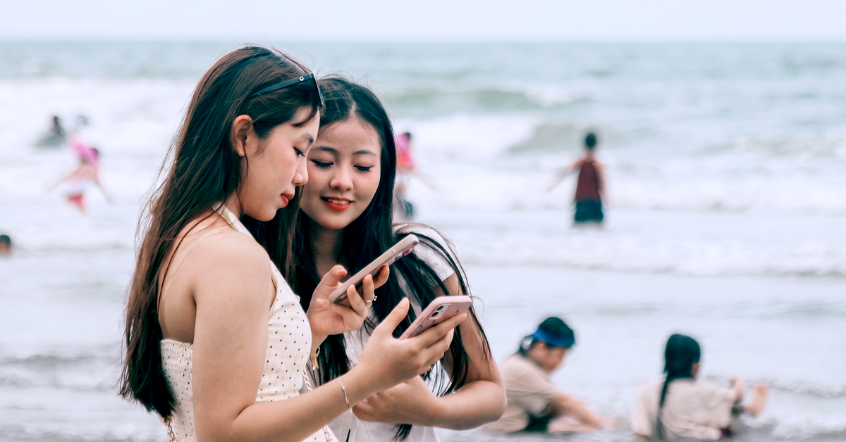 Đông nghịt du khách về biển Cửa Lò bắt đầu mùa Festival du lịch