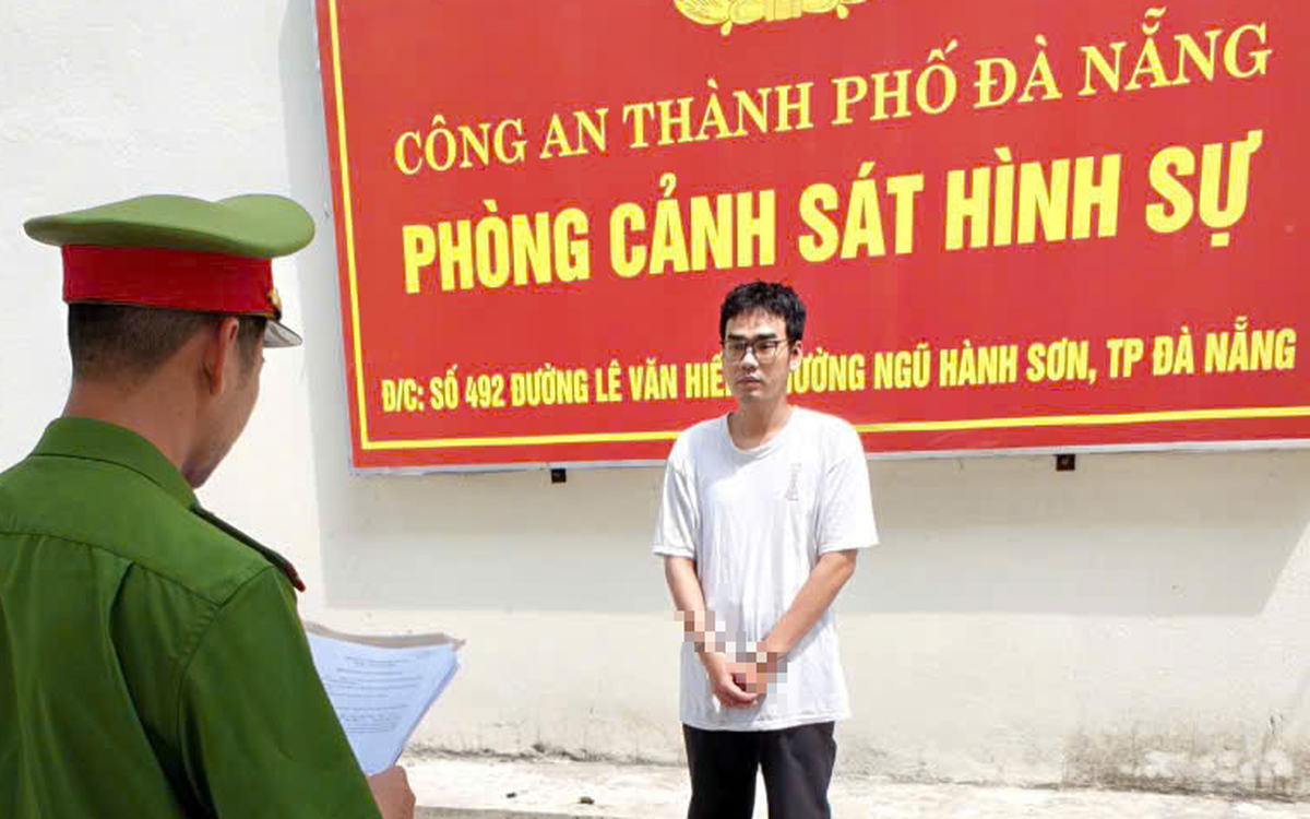 Bắt nam thanh niên dùng video nhạy cảm để 'bán' người yêu cũ cho những đàn ông khác
