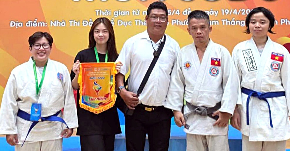 Một gia đình trưởng thành trên thảm judo