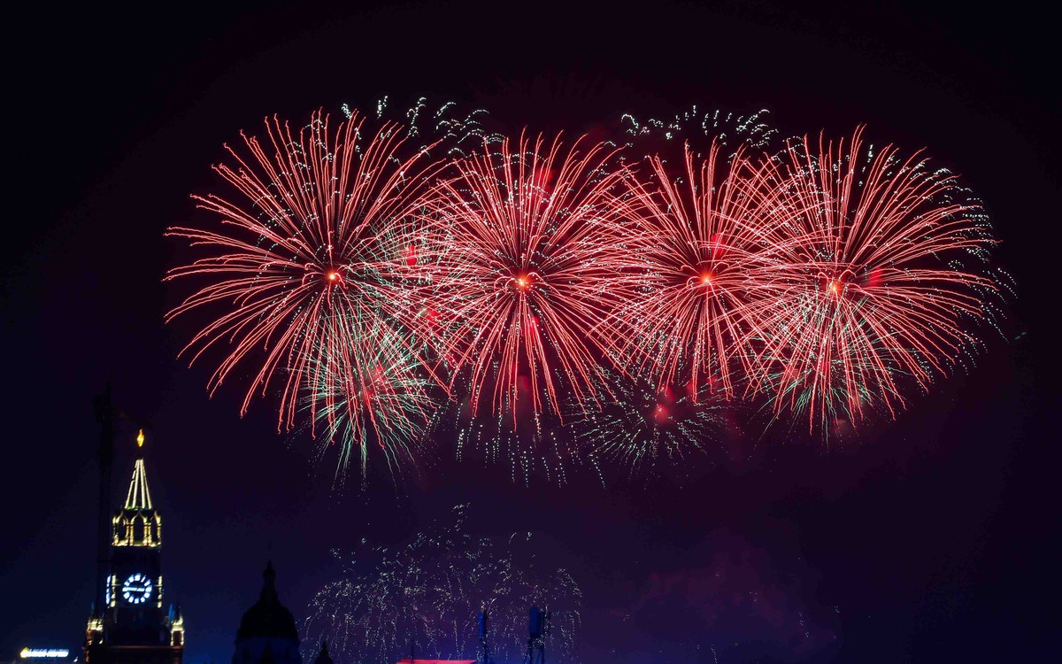 Pháo hoa rực sáng Việt Trì trước ngày giỗ Tổ Hùng Vương