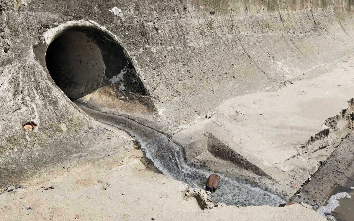 Xử lý các điểm đấu nối trái phép xả thải ra biển Nha Trang