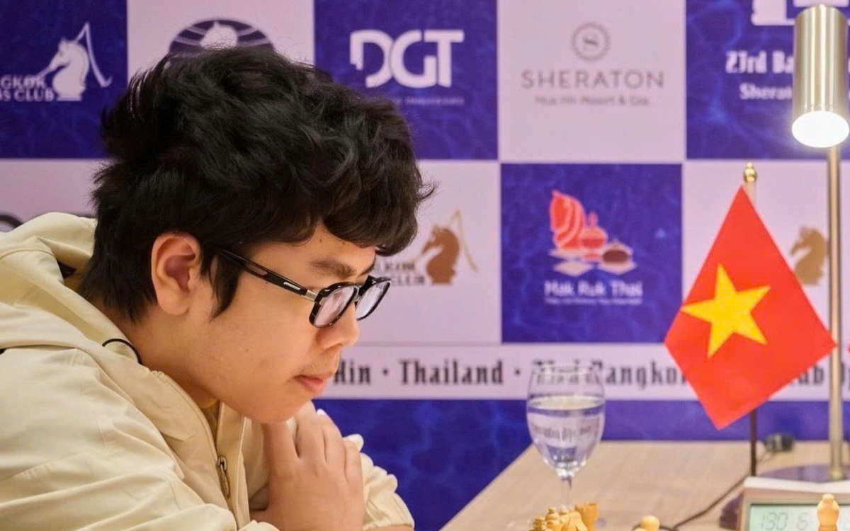 'Thần đồng' 15 tuổi của Việt Nam đánh bại nhiều đại kiện tướng, vào top 10 giải cờ vua danh giá
