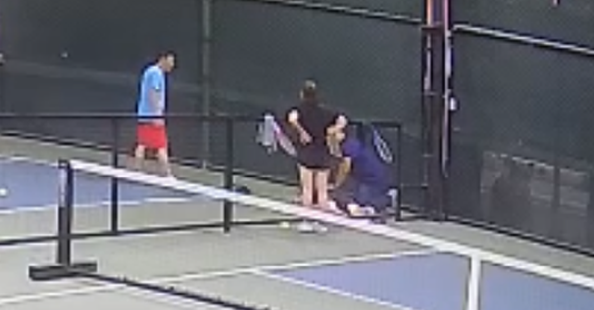 Cứu người ngưng tim khi chơi pickleball