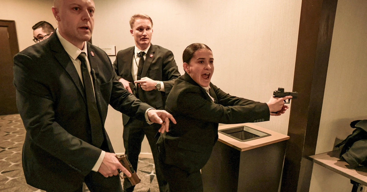 Có tiếng súng nổ tại dạ tiệc phóng viên Nhà Trắng, ông Trump và nội các sơ tán gấp