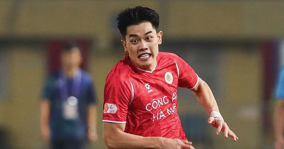 Đình Bắc lập hat-trick giúp CLB Công An Hà Nội tiến gần ngôi vương V-League